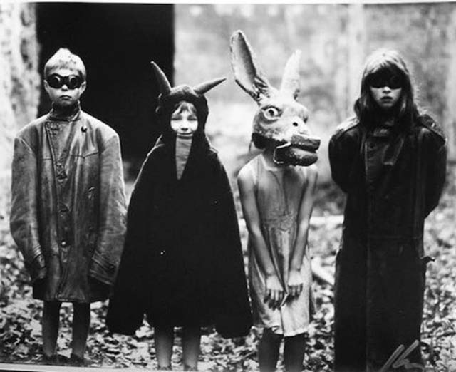 vintage-halloween-costumes-creepy-kids-scary-retro